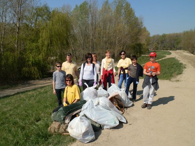 Waterway clean-up (Mosoni Danube River)